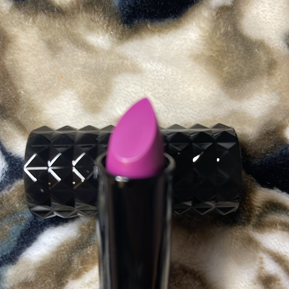 Kat Von D L.U.V. Studded Kiss Creme Lipstick - Picture 7 of 7